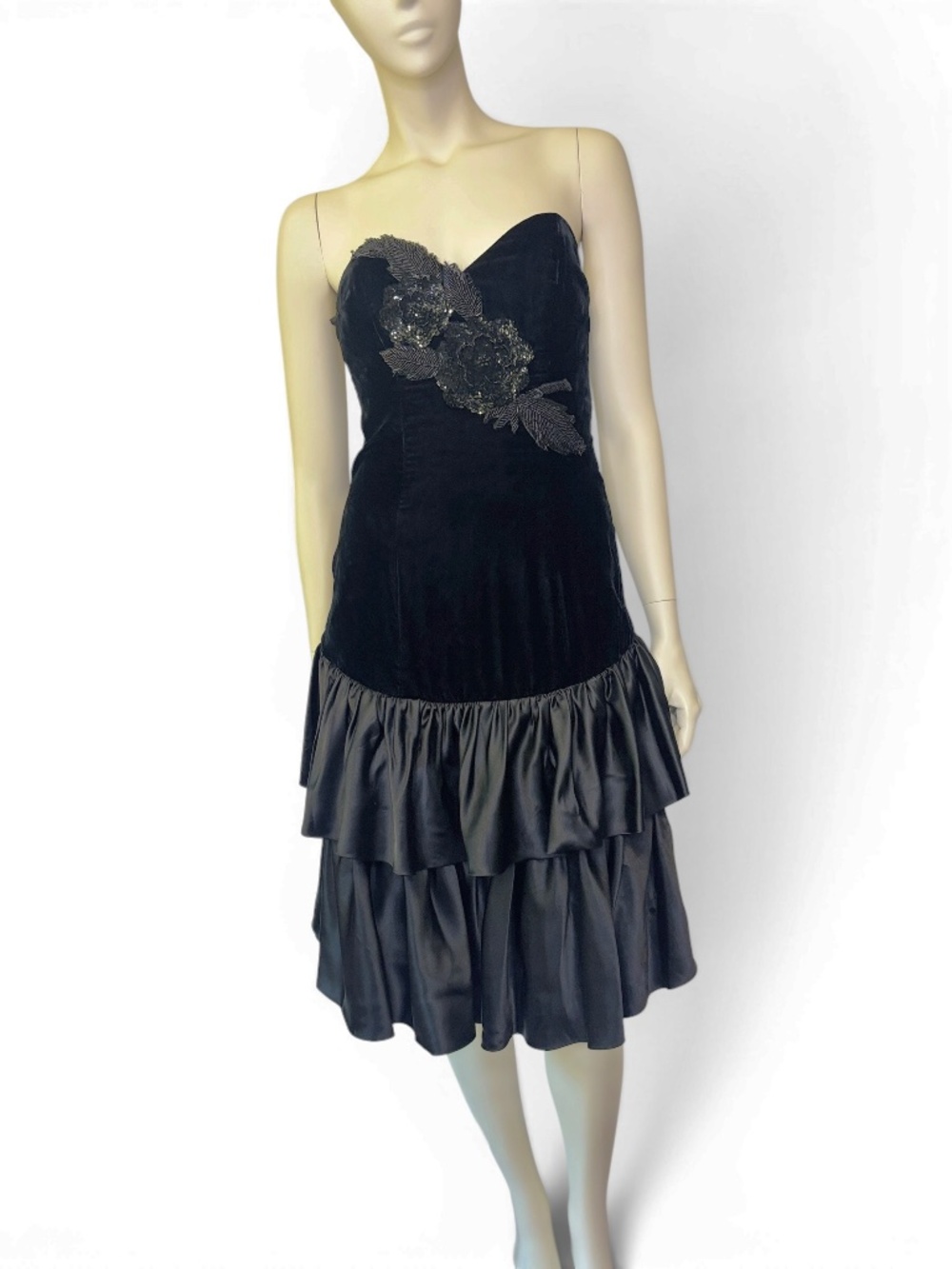 80s Alyce Designs Beaded Black Velvet Party Dress Strapless with Tiered Ruffles - Picture 5 of 13